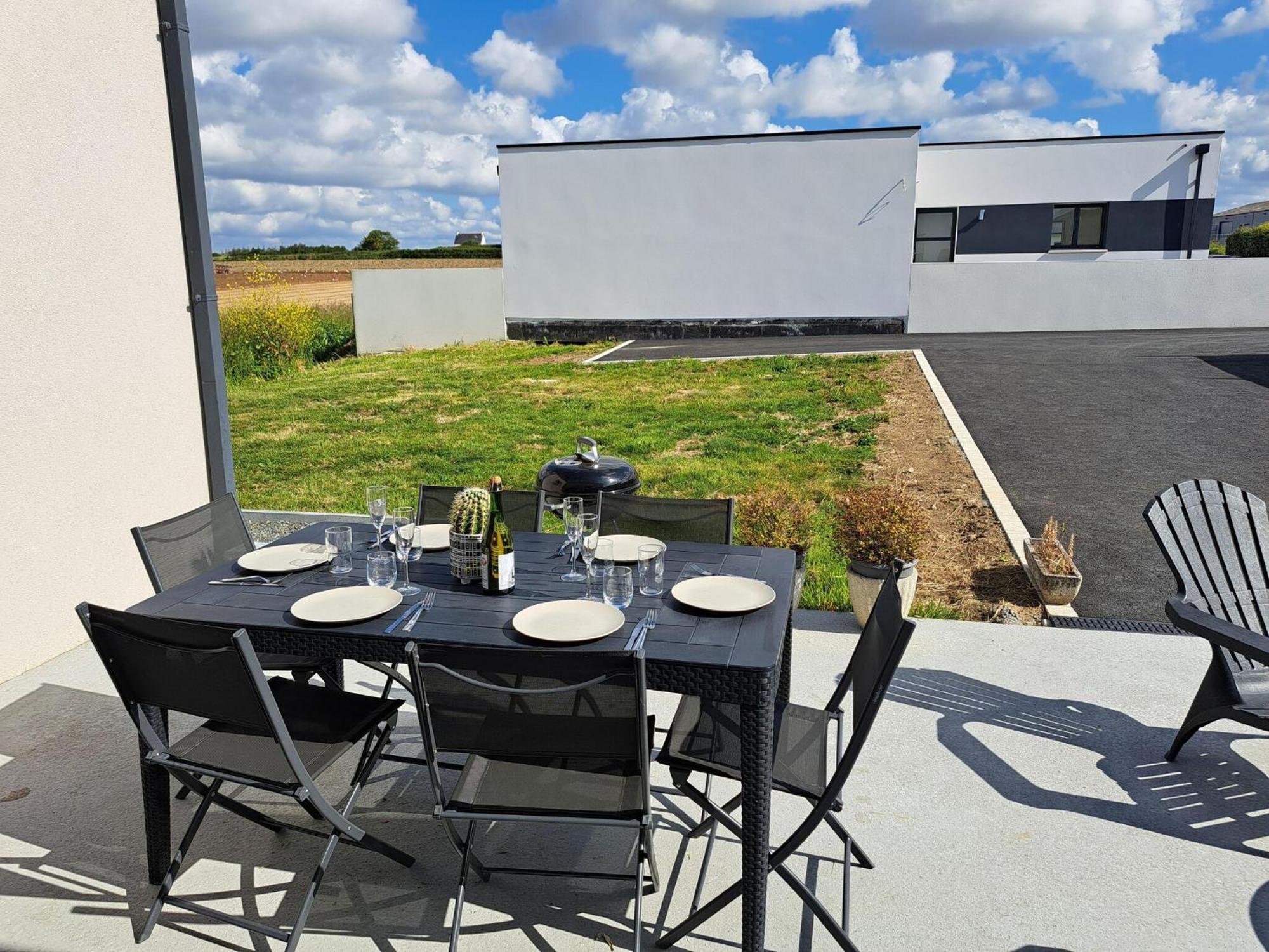 Single Storey Holiday Home In Cléder المظهر الخارجي الصورة
